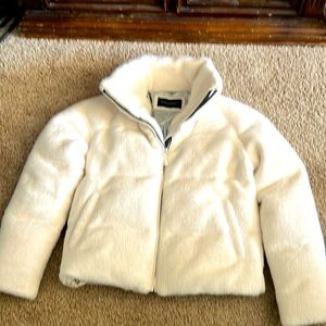 BCBG maxazria white winter cropped coat. NWOT size XS